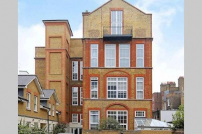 Central 2-Bed, 2-Bath Sanctuary near Holborn Station, Covent Garden & West End